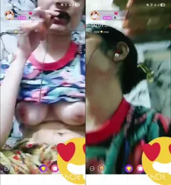 Pakistani girl showing her nude boobs in reels video